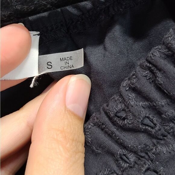 Do+BeāāEmbroideredāScallopedĀ CroppedāTopāSizeāSmall - Picture 4 of 6